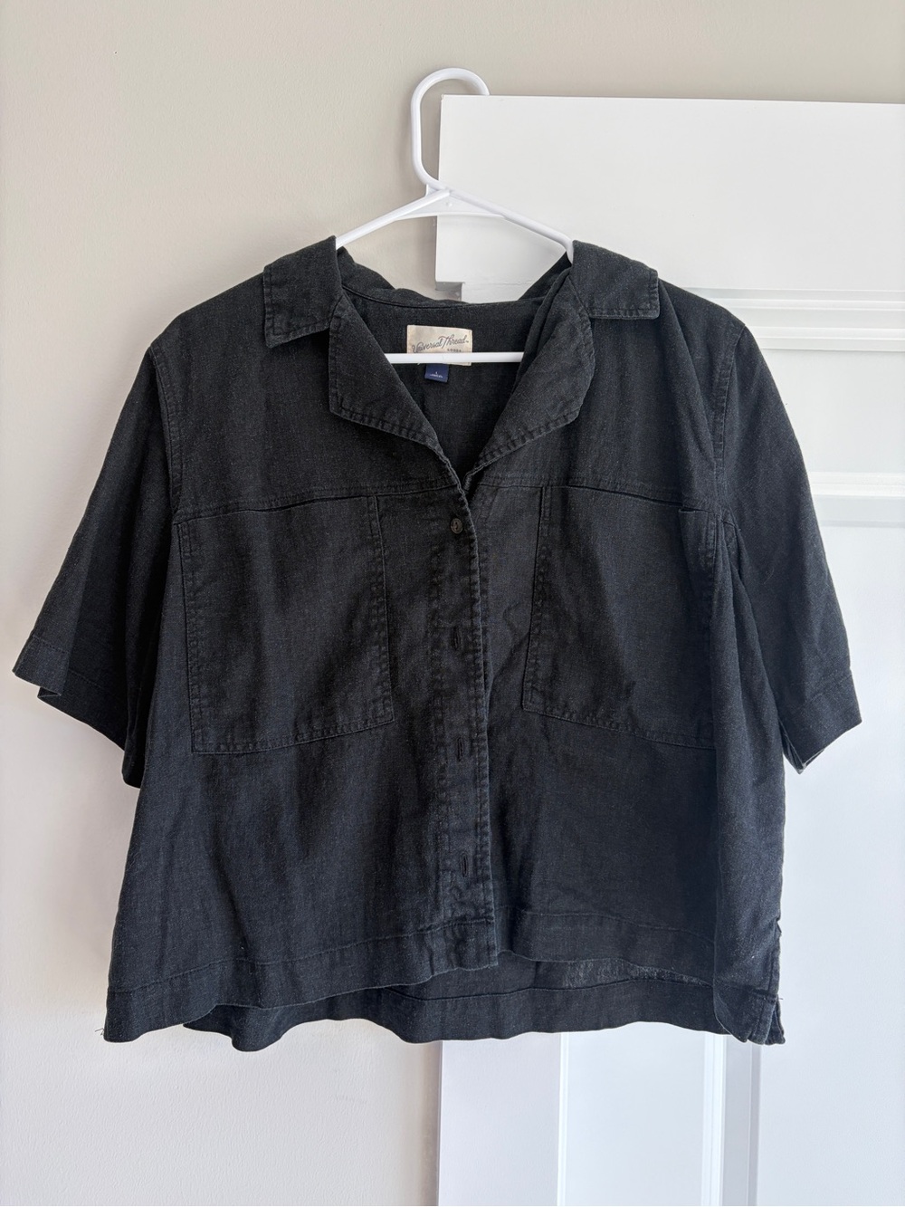 Universal Thread Black Short-Sleeve Button-Down Camp Shirt